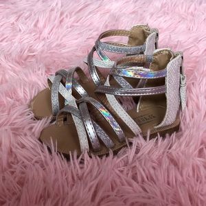 Girls silver sandals 🖤